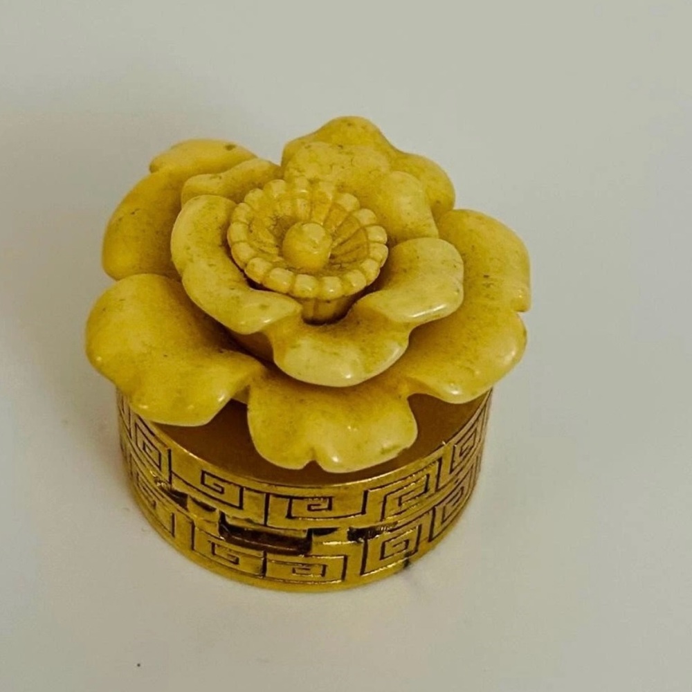 1981 Estee Lauder Prototype Christmas Camelia Sol… - image 1